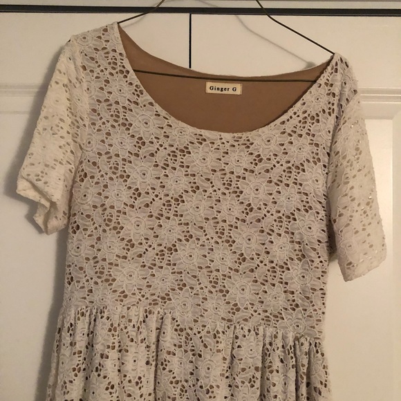 Mid-short white and brown dress - Picture 3 of 3